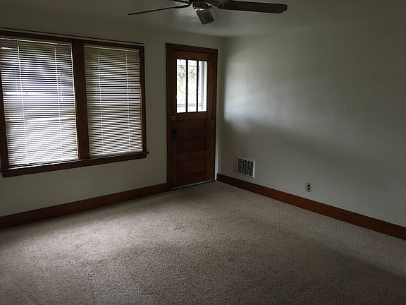 2nd image of 2831 Capitol St #2