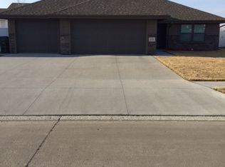 221 Kestrel Ct, Council Bluffs, IA 51501