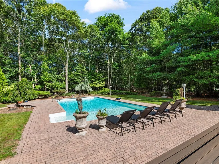 6 Bennett Dr — Photo 34