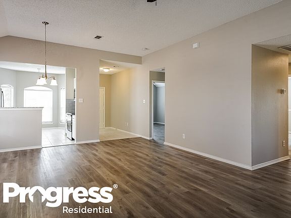 4th image of 2829 Hidden Springs Dr