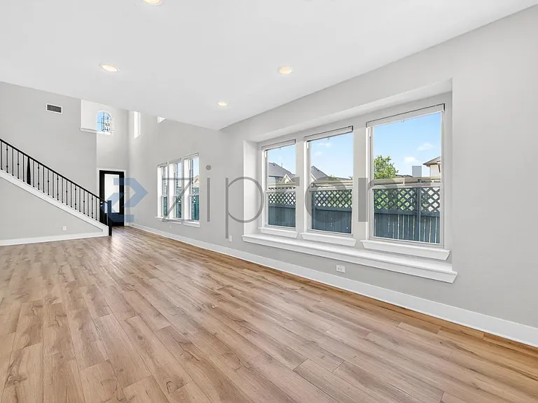 2301 Norma Ln — Photo 8