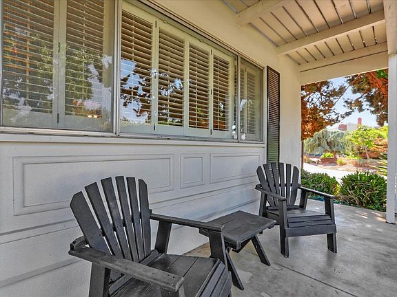 2nd image of 1830 Montemar Way
