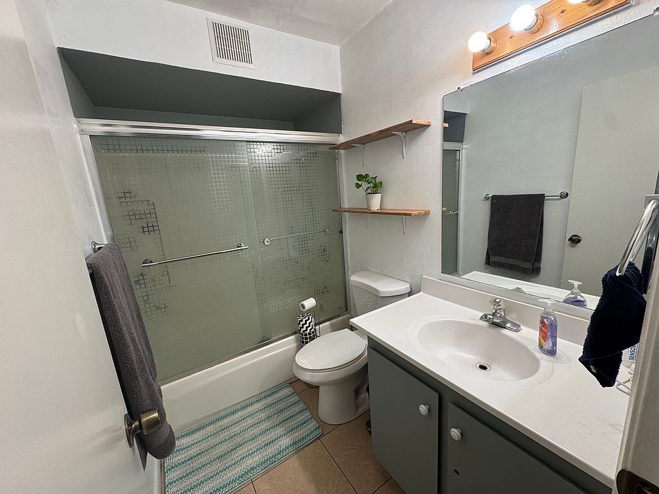 2nd image of 5012 Hackberry Ln #5012