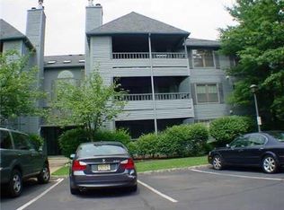 1004 Woodhaven Dr, Edison, NJ