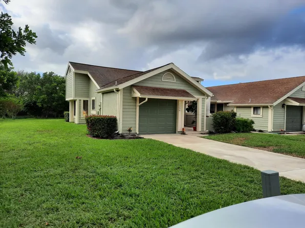 1590 SE Dewberry Ct, Port Saint Lucie, FL 34952