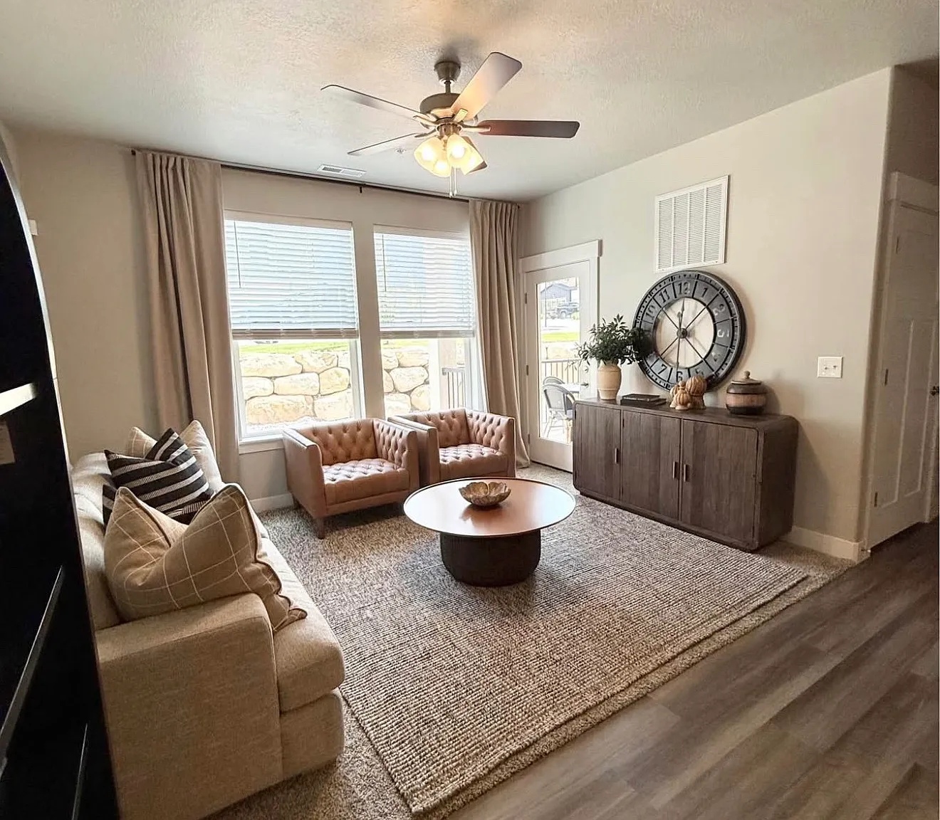 3 bed, $675 — Photo 1