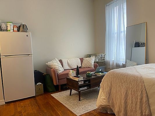 2nd image of 300 E 81st St APT 1B