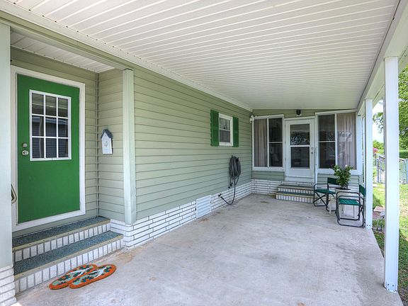 3rd image of 1079 Wren Cir