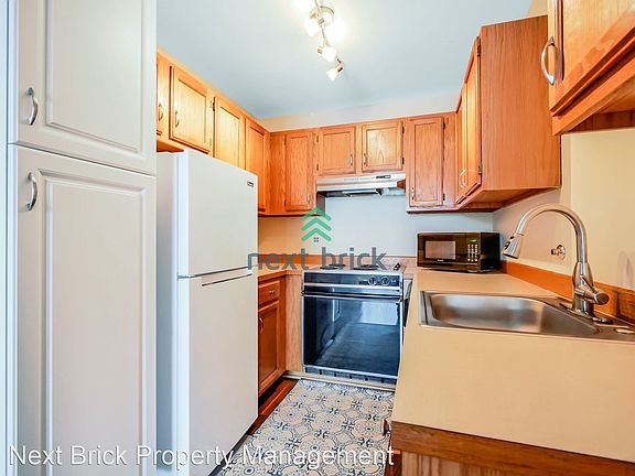 4th image of 13957 NE 60th Way #132