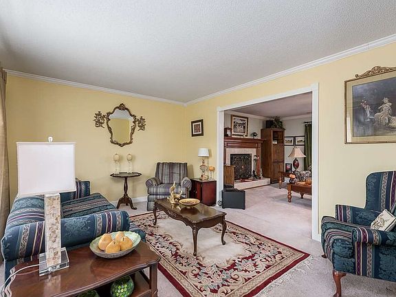 2nd image of 5608 Bloomfield Dr