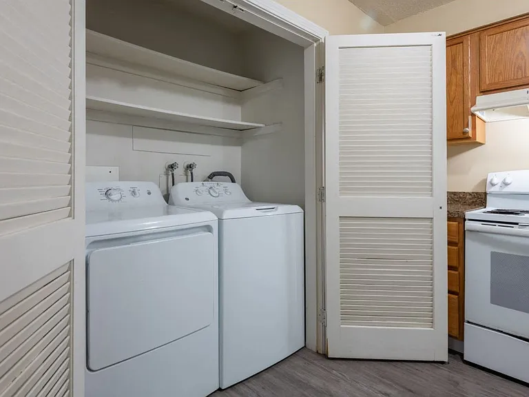 Yarmouth Green Apartment Homes — Photo 14