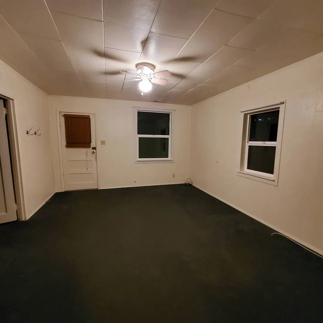 Pet Friendly 2Bed: 1Bath Home w/Garage — Photo 3