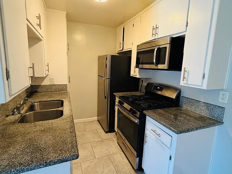 611 Linden Ave — Photo 11