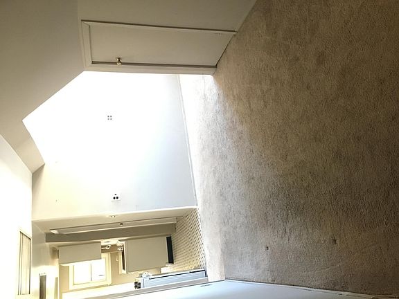 3rd image of 135 Park Hill Ave APT 3