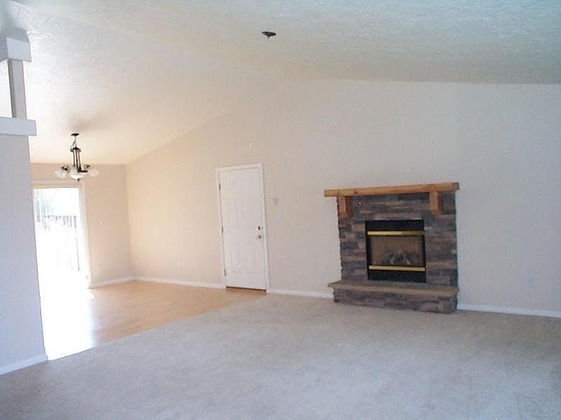 1st image of 320 38th Ave NE