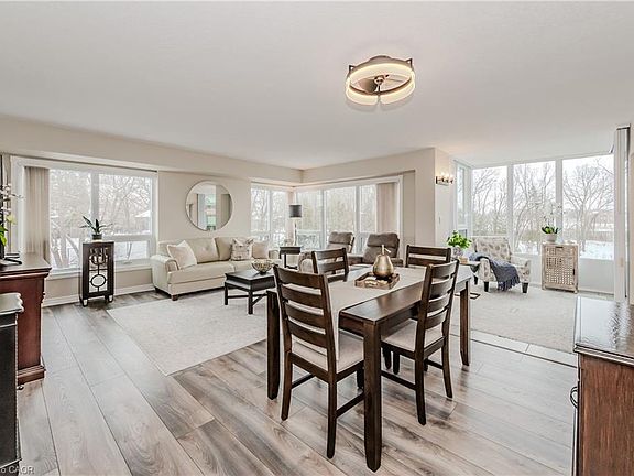 4th image of 237 King St W #608