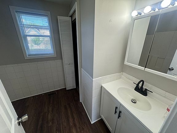 5th image of 2214 Jefferson St