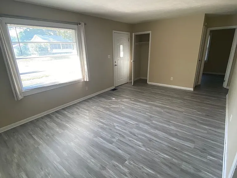 814 E Emerson St — Photo 3
