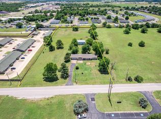 523 W Country Club Rd, Chickasha, OK 73018