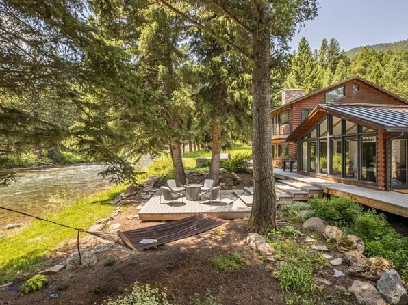 50365 Gallatin Rd, Gallatin Gateway, MT 59730