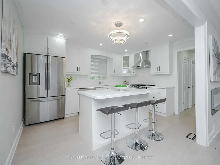 372 Highside Dr — Photo 9