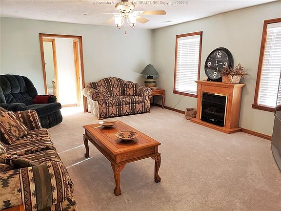 5th image of 558 Marshall Ln