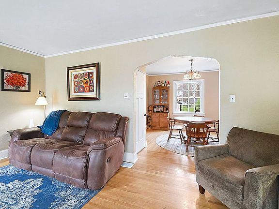5th image of 4011 Oak Ave