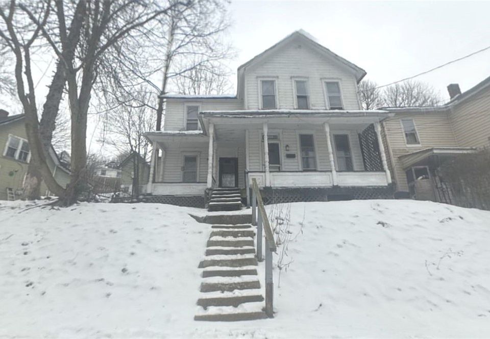1st image of 609 E 4th St
