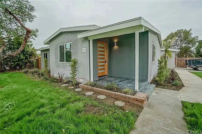 137 N Mardina St — Photo 11