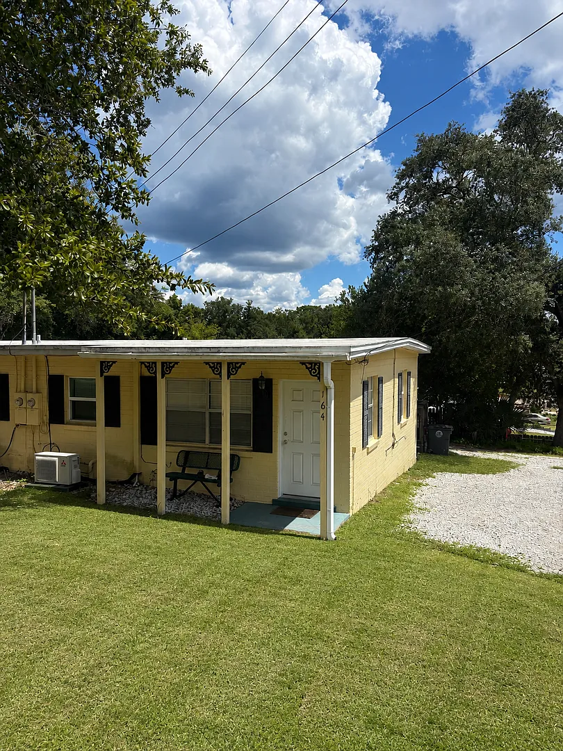 Charming 1 Bedroom Duplex in Convenient Location! — Photo 4