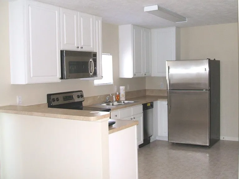 Breakfast bar off kitchen