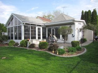835 Broad St, Menasha, WI 54952