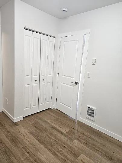 Gravelly Lake Brownstones — Photo 34