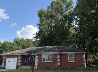 215 W Chestnut St, Puryear, TN 38251
