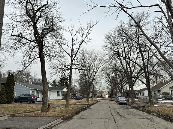 5th image of 22423 Yates Ave