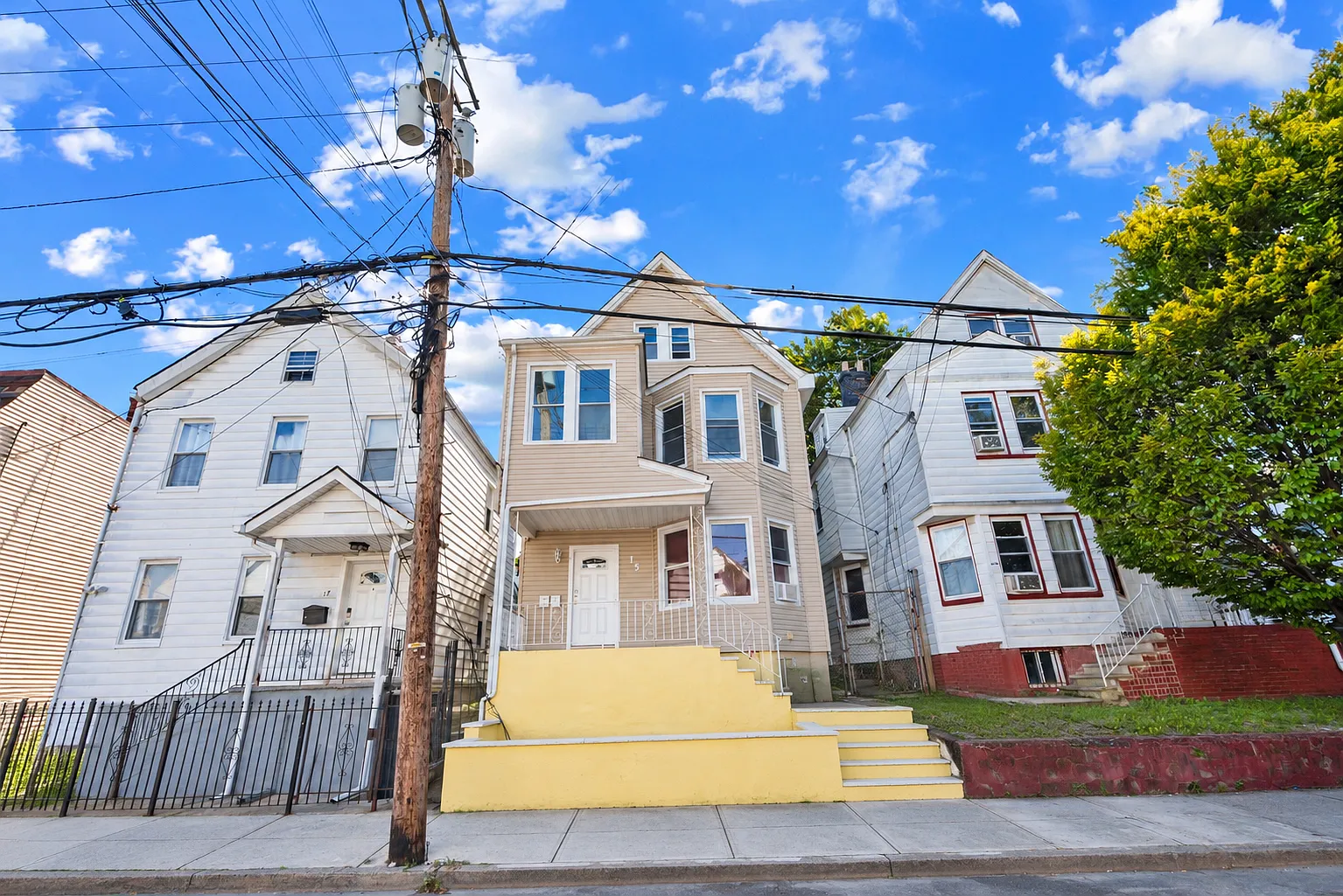 3 bed, $1,900 — Photo 1