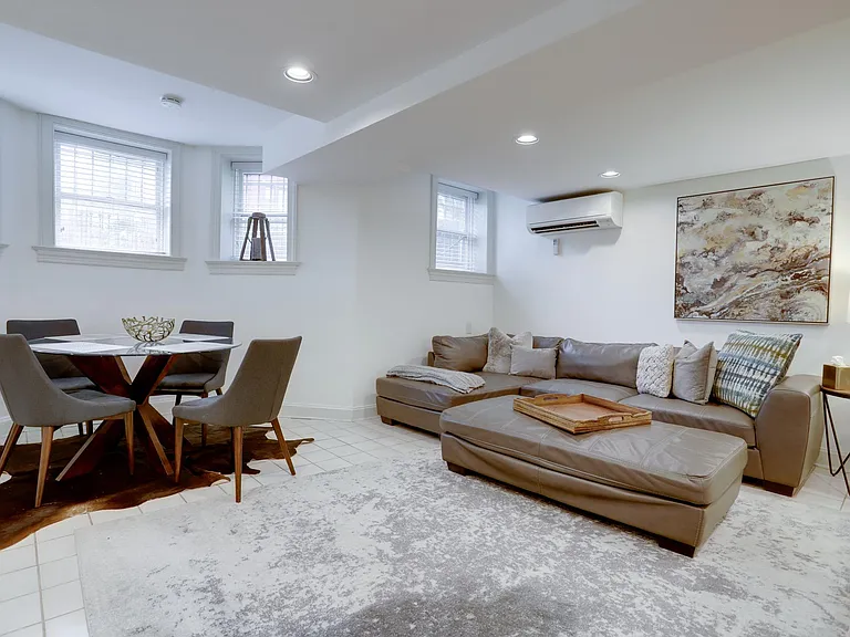 400 Seward Sq SE #B2 — Photo 2