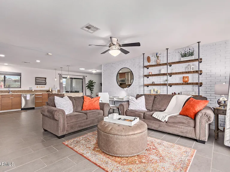3141 E Sierra St — Photo 13