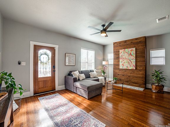 4th image of 343 E CRAIG PL