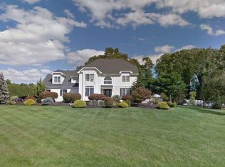 30 Highland Ridge Rd, Manalapan, NJ 07726