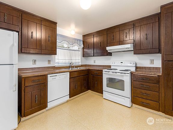 5th image of 5931 97th Street NE