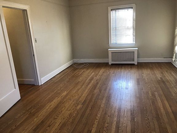 3rd image of 2567 47th St