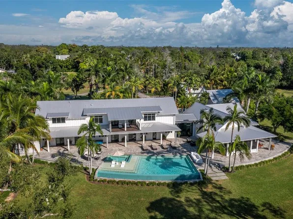 8413 9th Ave NW, Bradenton, FL 34209