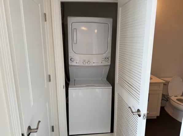 2001 Hudson Terrace image 11 of 15