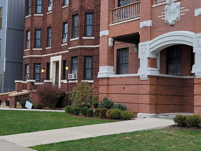 665 W Willis — Photo 1
