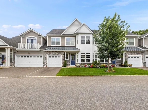 57 Meadowbrook Lane #57, Smithtown, NY 11787