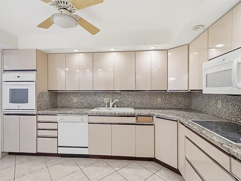 3900 Galt Ocean Dr #1116 — Photo 11