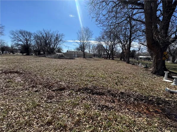 604-608 W Pine St, Weir, KS 66781