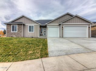 402 N 90th Ave, Yakima, WA 98908