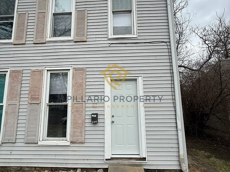 209-211 N 16th St — Photo 2